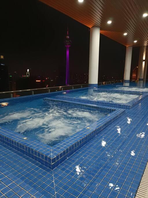 Appartamento C14B Modern Infinity Pool Klcc Balcony View Kuala Lumpur Esterno foto