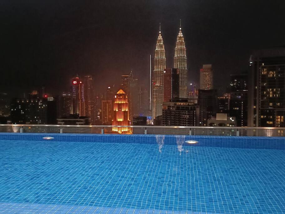 Appartamento C14B Modern Infinity Pool Klcc Balcony View Kuala Lumpur Esterno foto