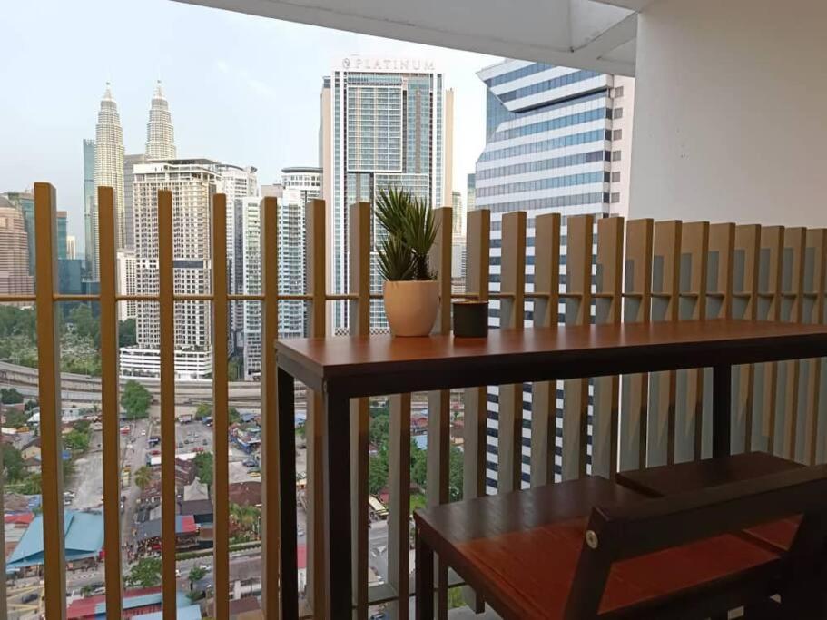 Appartamento C14B Modern Infinity Pool Klcc Balcony View Kuala Lumpur Esterno foto