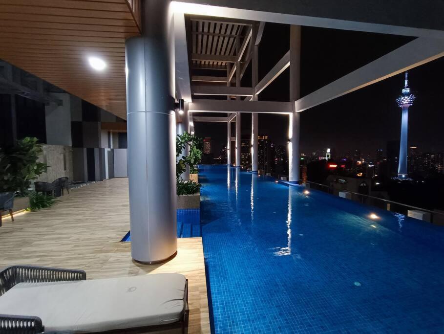 Appartamento C14B Modern Infinity Pool Klcc Balcony View Kuala Lumpur Esterno foto