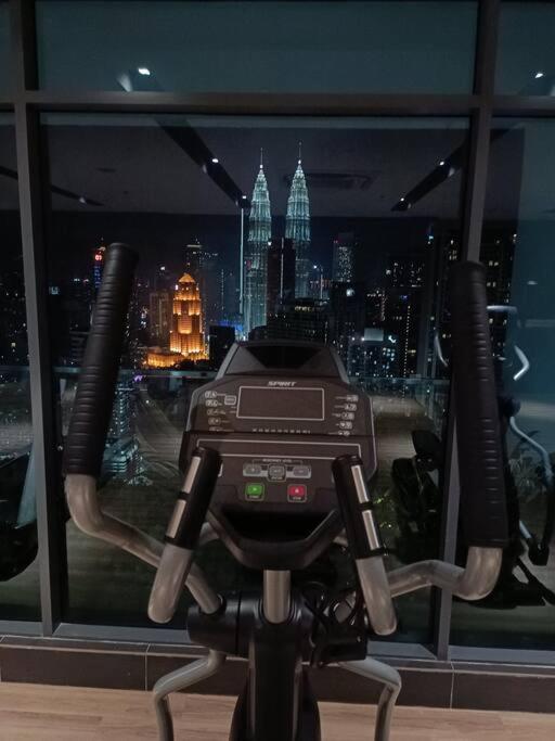 Appartamento C14B Modern Infinity Pool Klcc Balcony View Kuala Lumpur Esterno foto