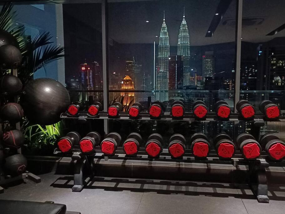 Appartamento C14B Modern Infinity Pool Klcc Balcony View Kuala Lumpur Esterno foto