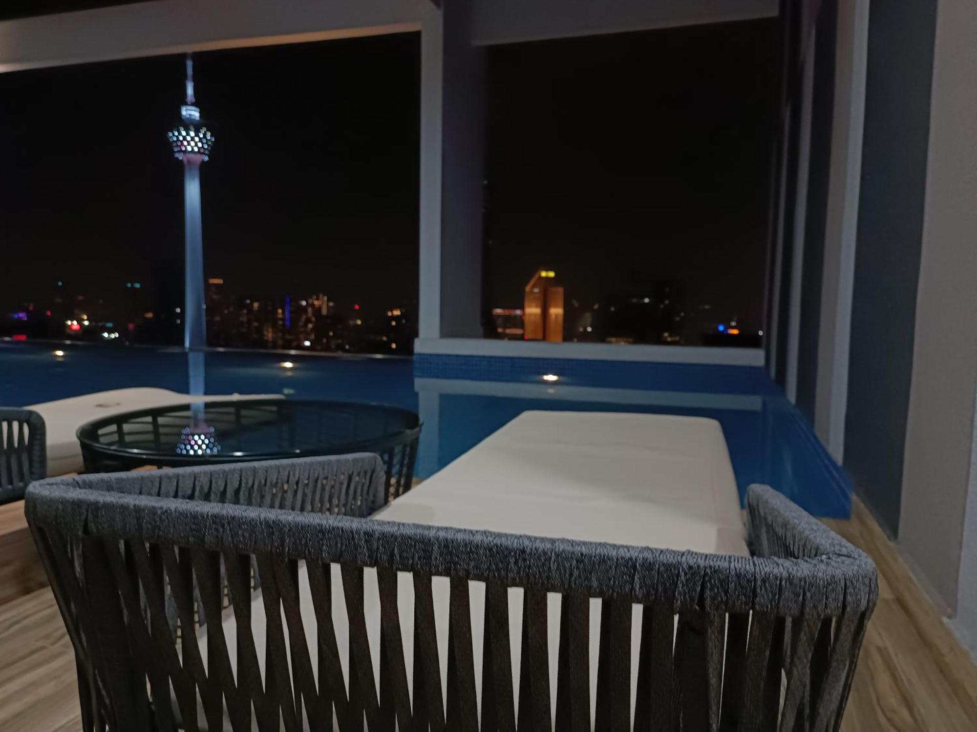 Appartamento C14B Modern Infinity Pool Klcc Balcony View Kuala Lumpur Esterno foto