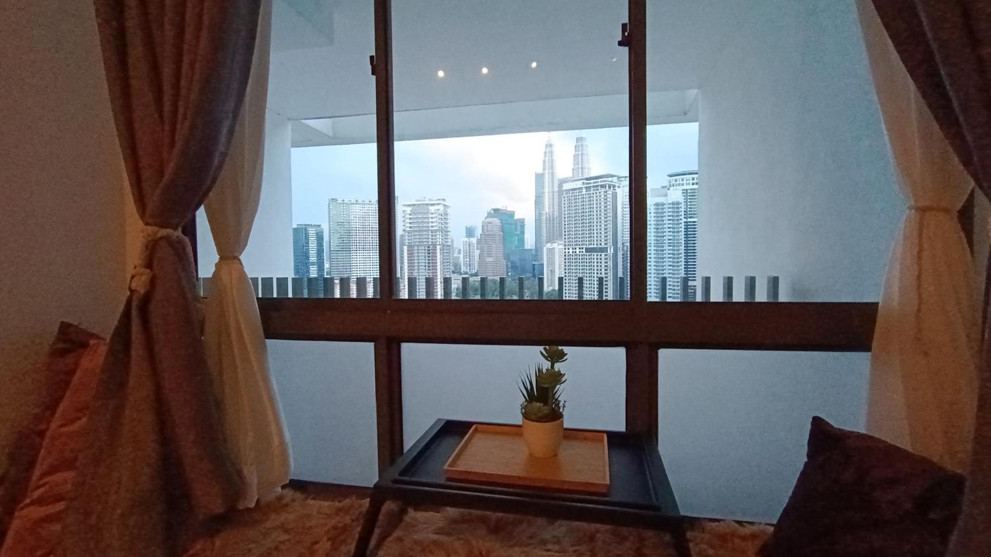Appartamento C14B Modern Infinity Pool Klcc Balcony View Kuala Lumpur Esterno foto
