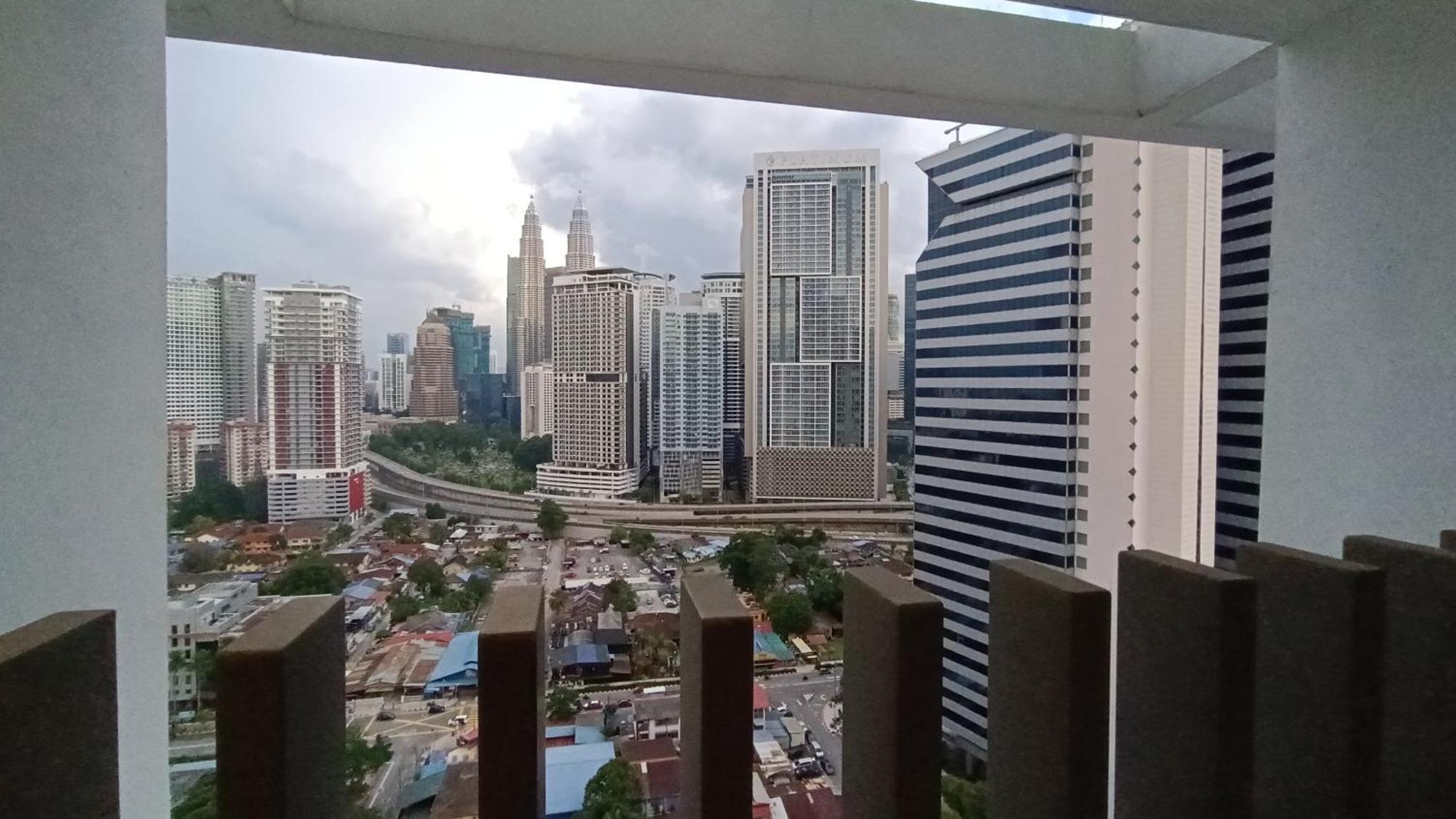 Appartamento C14B Modern Infinity Pool Klcc Balcony View Kuala Lumpur Esterno foto