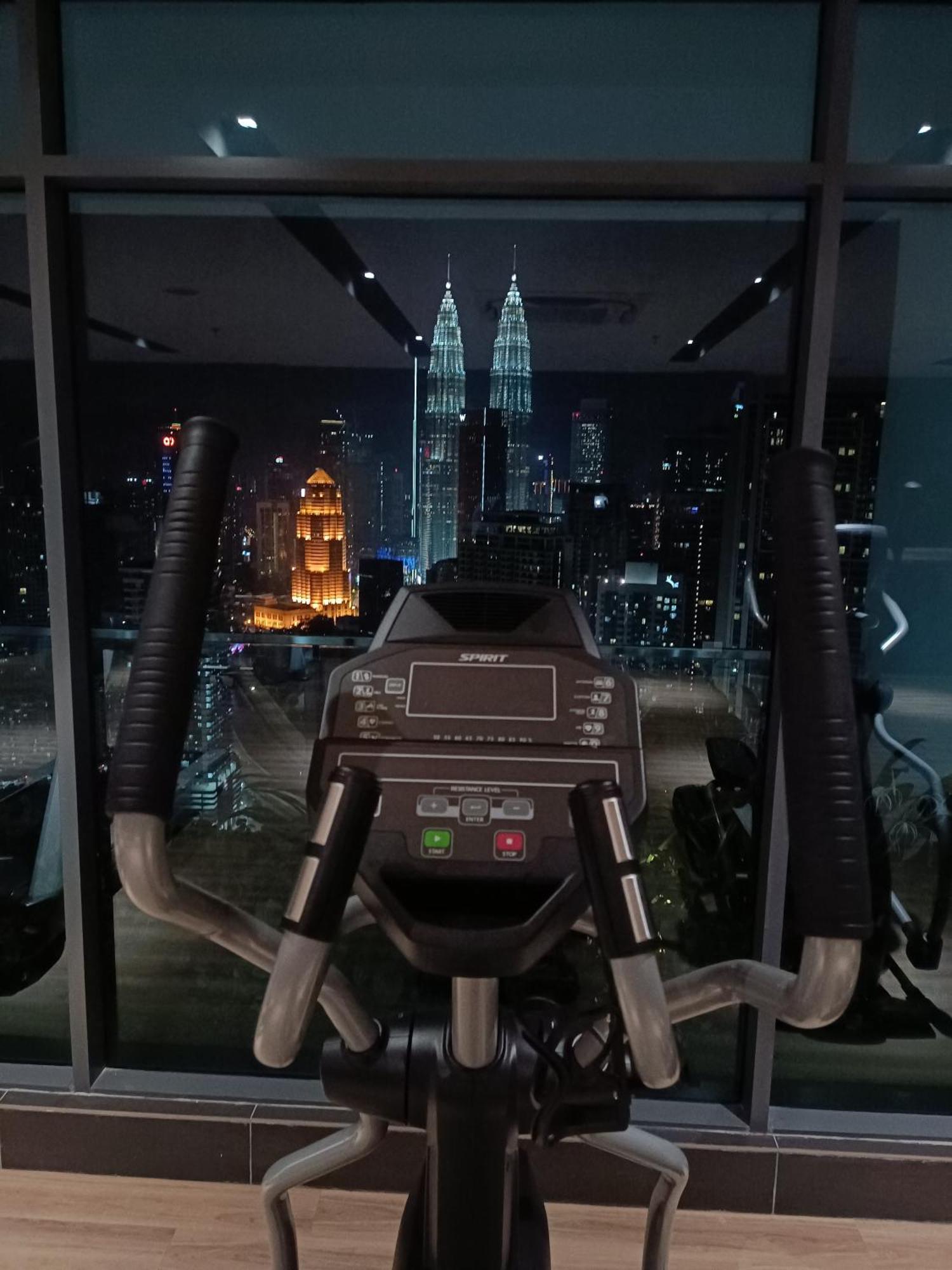 Appartamento C14B Modern Infinity Pool Klcc Balcony View Kuala Lumpur Esterno foto