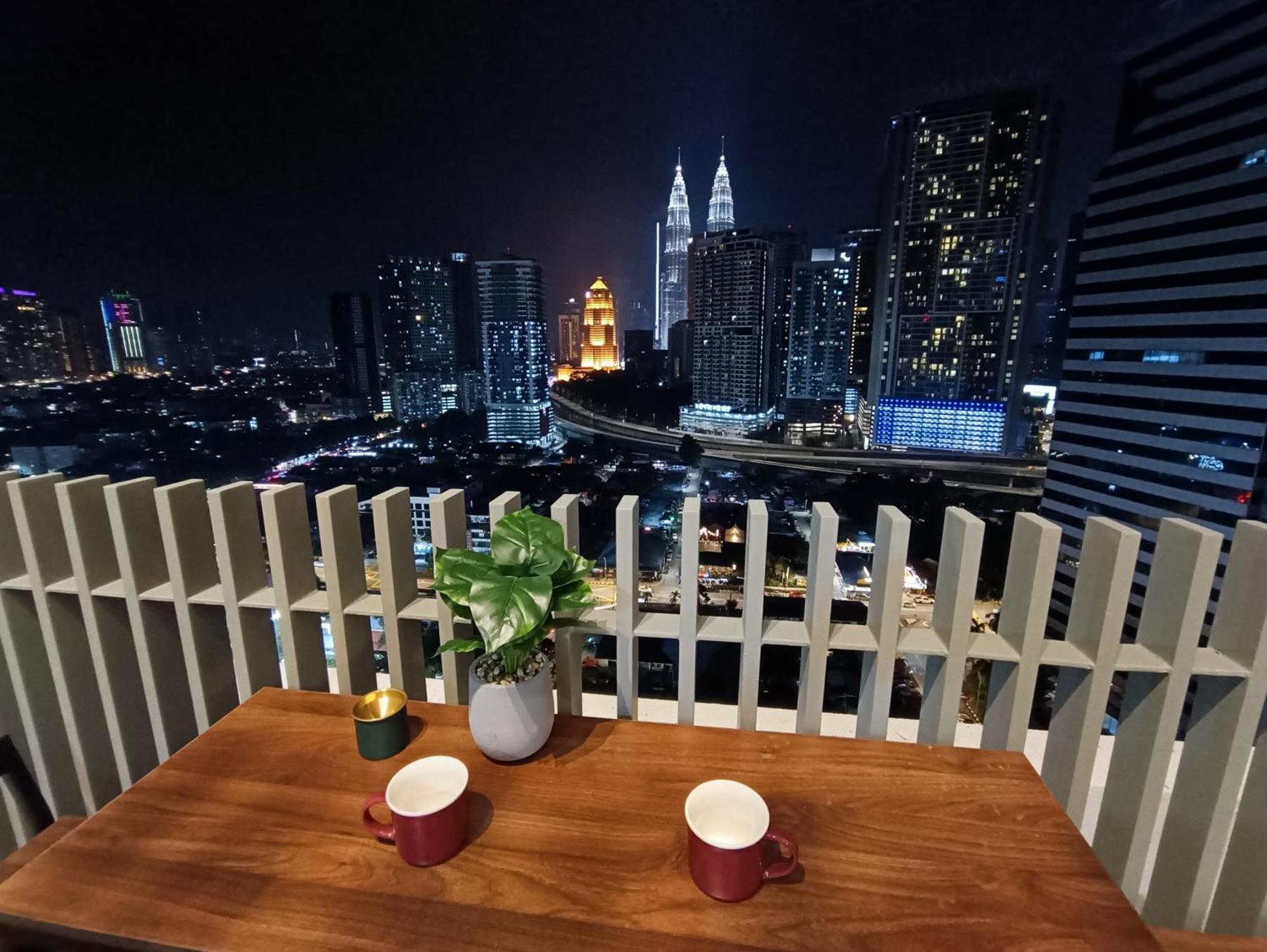 Appartamento C14B Modern Infinity Pool Klcc Balcony View Kuala Lumpur Esterno foto