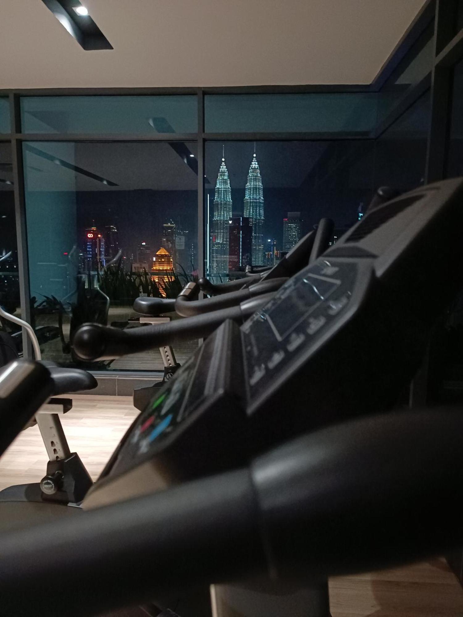 Appartamento C14B Modern Infinity Pool Klcc Balcony View Kuala Lumpur Esterno foto