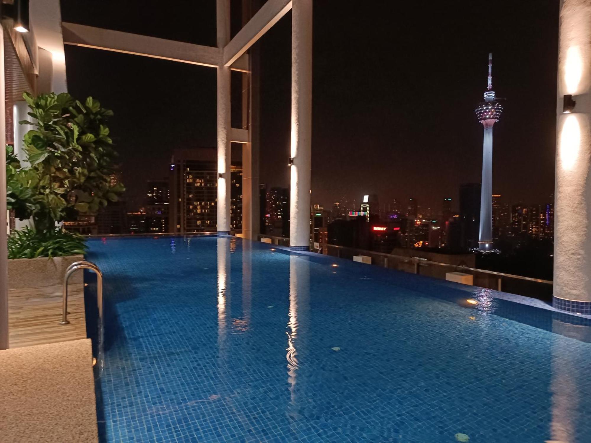 Appartamento C14B Modern Infinity Pool Klcc Balcony View Kuala Lumpur Esterno foto