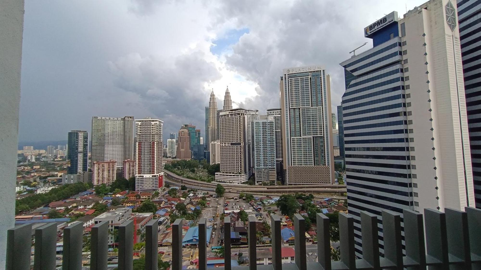 Appartamento C14B Modern Infinity Pool Klcc Balcony View Kuala Lumpur Esterno foto